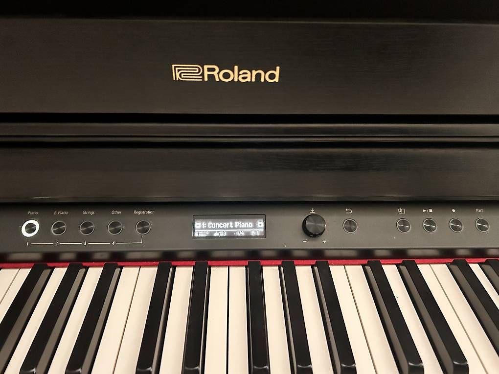 Strumenti musicali: e-Piano Roland HP 704 – Usato da Jegenstorf venduto da Meka76 2