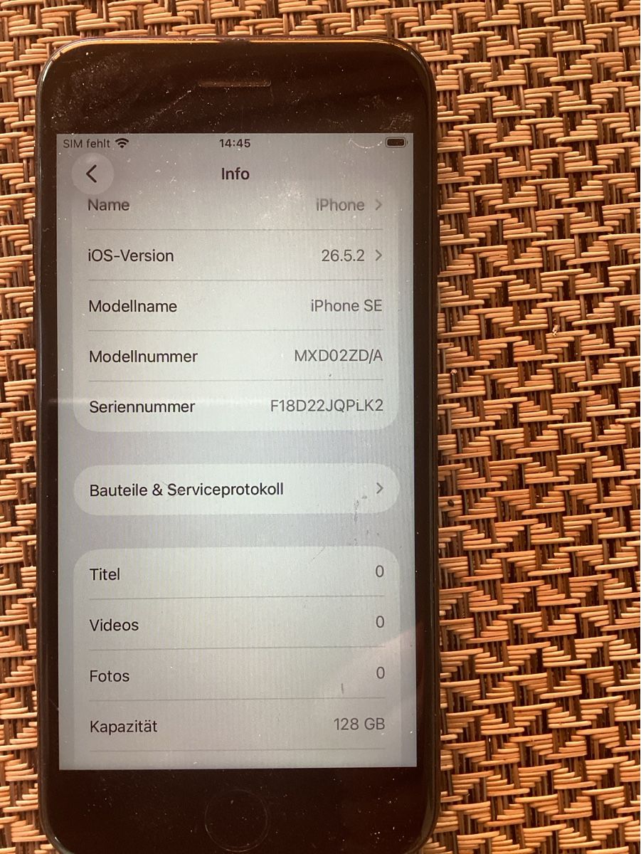 Apple Portables: iPhone SE 2nd Edition, 128GB, schwarz – D'occasion à Herdern par Pete69