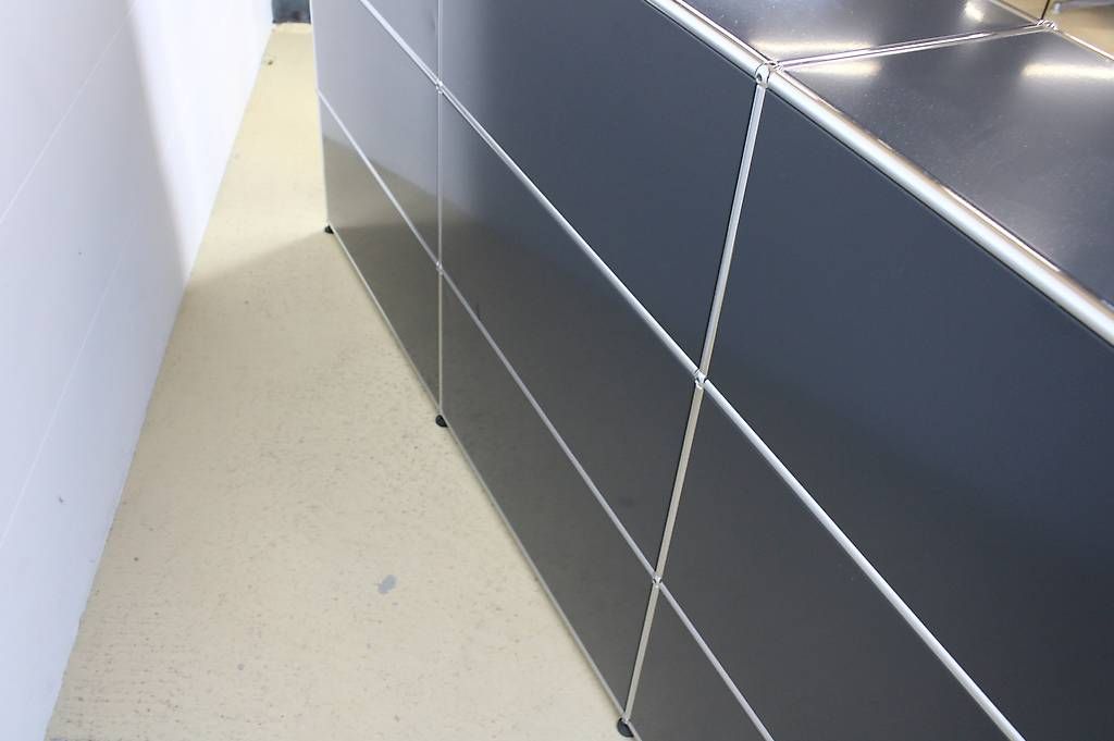 USM Scaffali: USM Sideboard anthrazit, neuwertig! – Usato da Meinisberg venduto da atelier_TILIJA 7