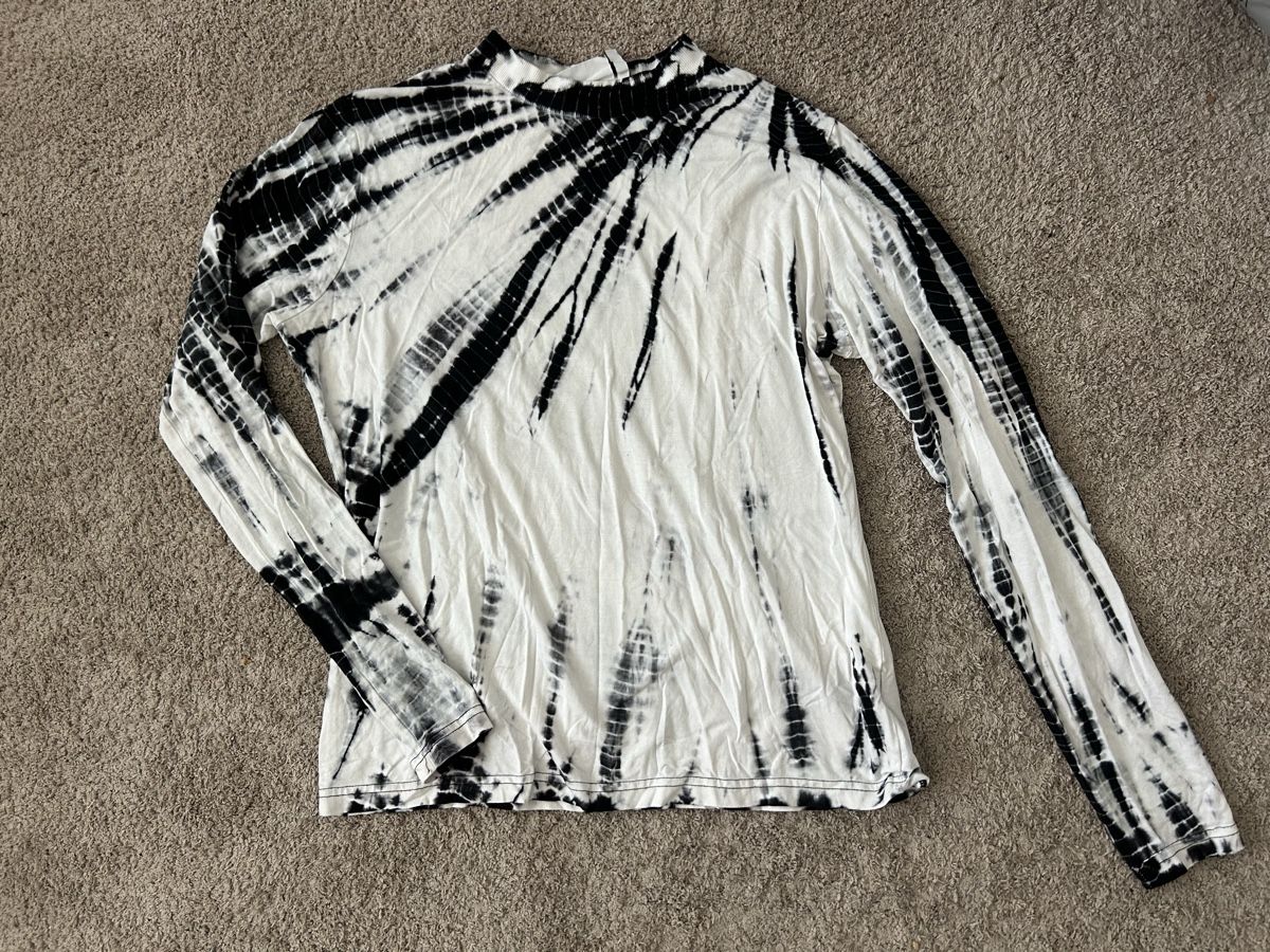 Weekday Top: Weekday Top | Gr M – Nuovo (secondo la descrizione) da Kloten venduto da lga_zy7n