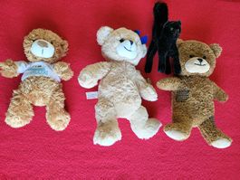 3 Bären plus Katze Stofftiere, Top Zustand.