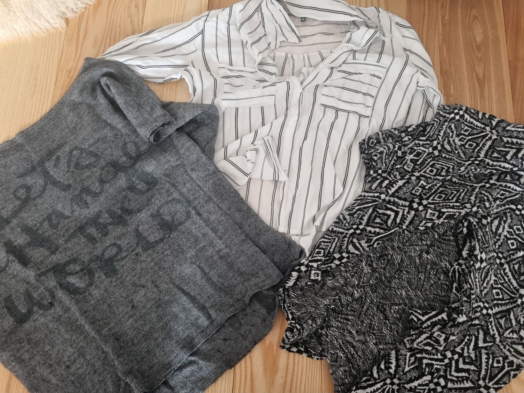 Lotti di vestiti: Kleiderpaket Oberteile Bluse Pulli Jäckli Herbst Winter Boho – Usato da Pratteln venduto da madi1990 1