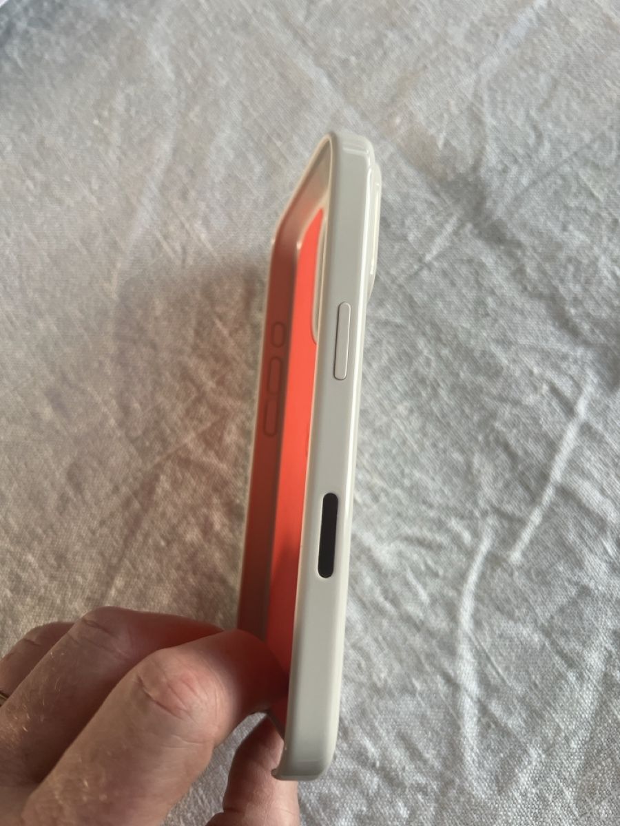 Apple Cover & Protezioni schermo: Coque IPhone 16 Pro neuve Beats – Nuovo (secondo la descrizione) da Gockhausen venduto da Dmnqwlch 3