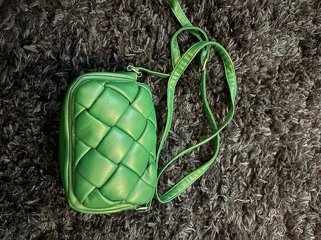 Borse da donna: Sac bandoulière vert à vendre – Usato da Le Grand-Saconnex venduto da oleduc