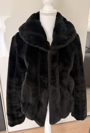 Guess Kunstfelljacke Herbst/Winter schwarz *Gr XS*