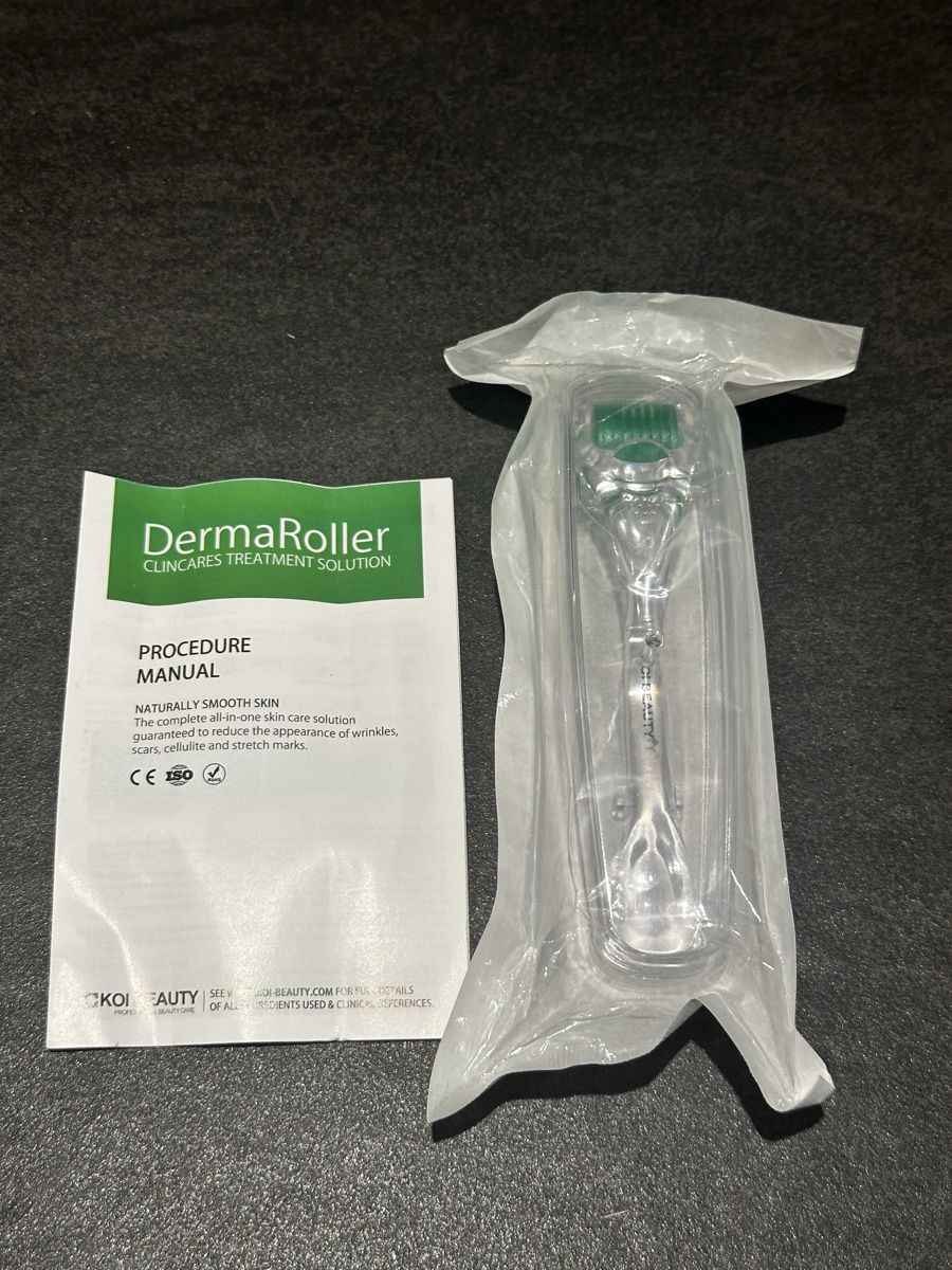 Cura del viso: DermaRoller CLINICARES TREATMENT SOLUTION originalverpackt – Nuovo e nell'imballaggio originale da Eglisau venduto da Brewster1