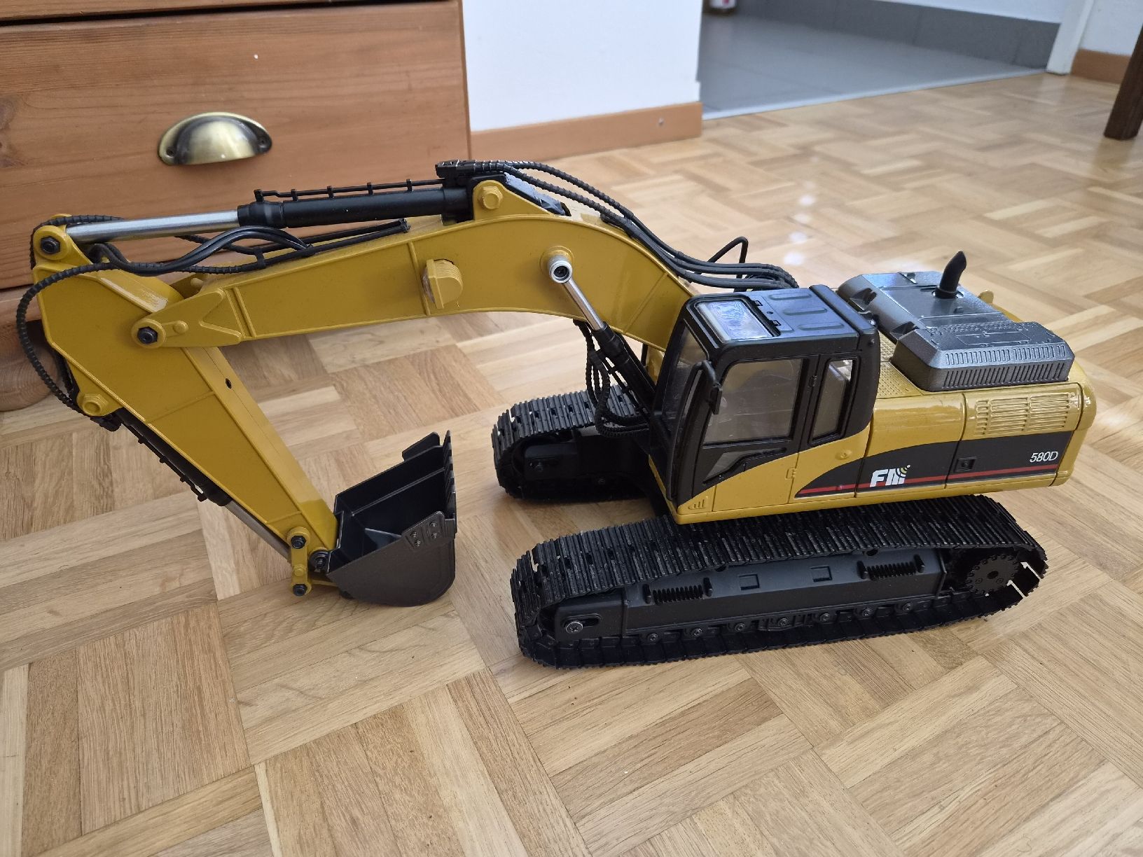Modellismo RC: RC Bagger Huina 580D/Cat 336D E – Usato da Flamatt venduto da Top-Shop-1 2