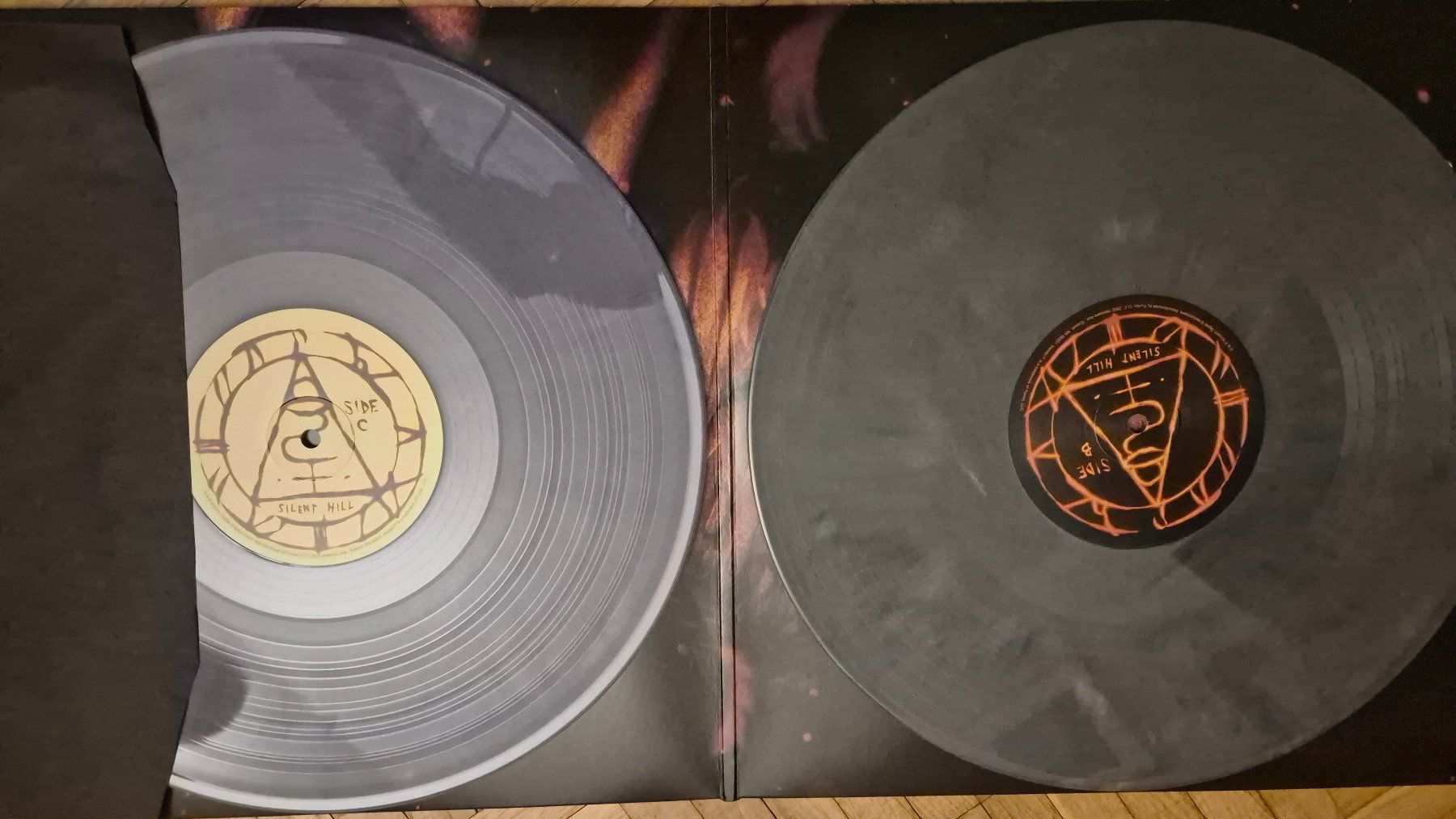 Dischi in vinile: SILENT HILL COLORED Vinyl LP – Usato da Paradiso venduto da chi_5skb 4