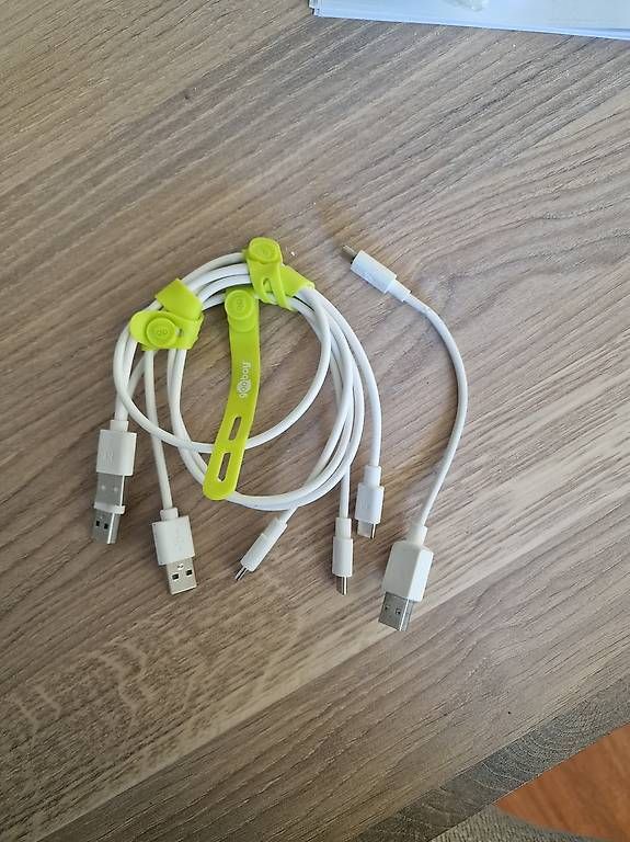 Kabel: 4 Handykabel  – Neu und originalverpackt aus Küsnacht ZH von Kaplumbag