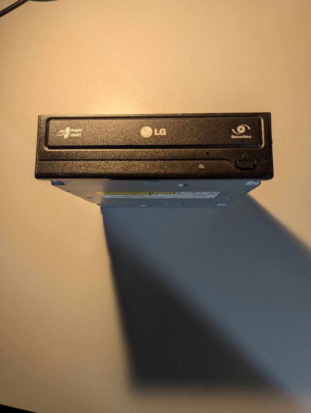 LG Sistemi audio & multimediali: LG DVD Brenner Super Multi DVD Rewrite Sata – Usato da Winterthur venduto da rem_b8bj 3