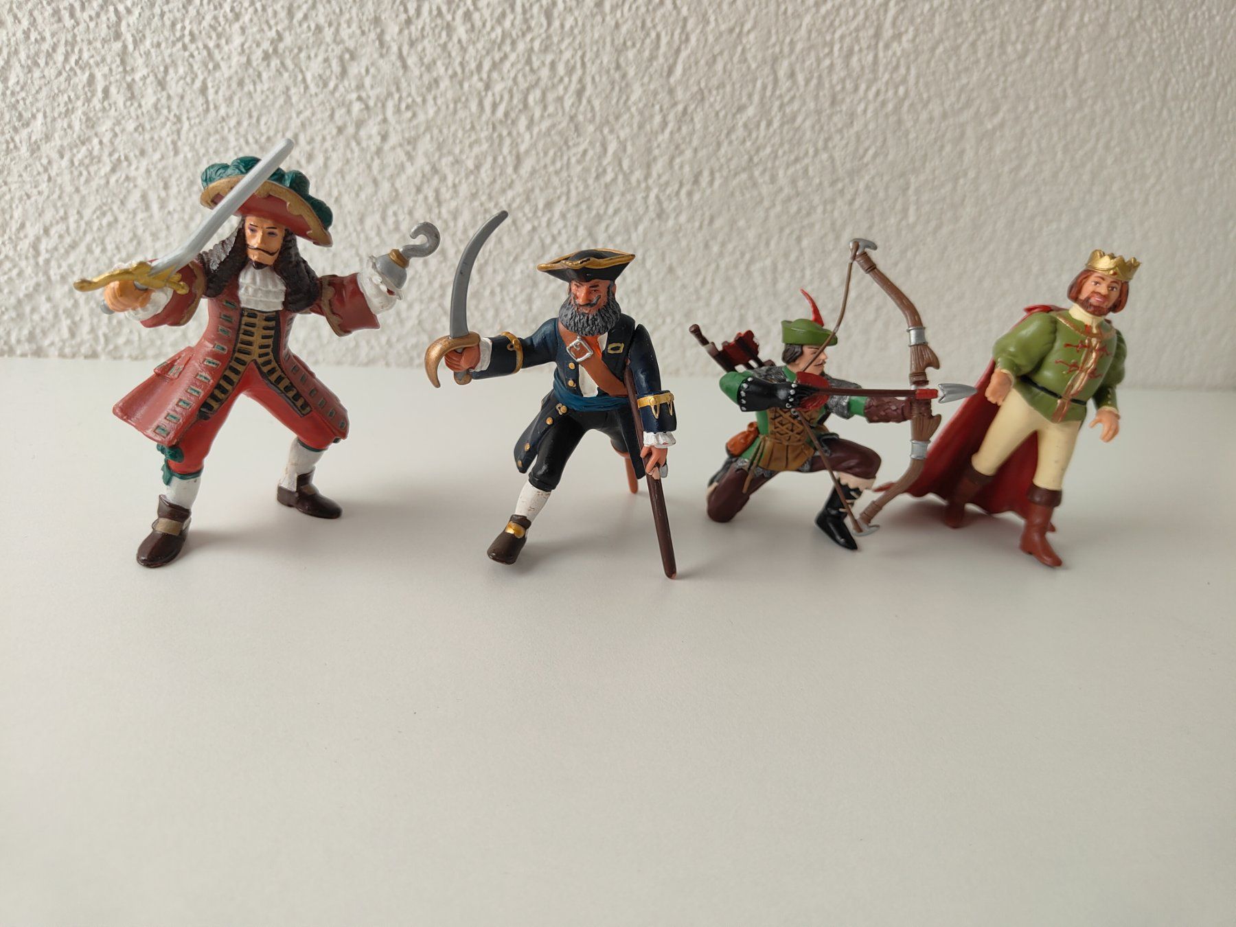 Figuren: Papo Piraten Peter Pan Captain Hook König Set – Gebraucht aus Thalwil von FigurenFreunde