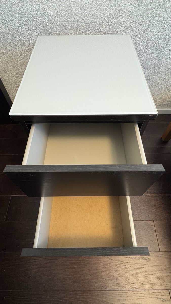 Tables de nuit: Malm Nachttisch – D'occasion à Zürich par deb_3456 2