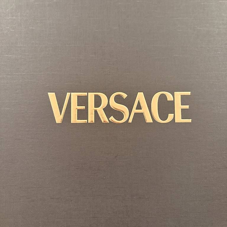 Covers & Schutzfolien: Original Versace Karton mit weisser Schutzhülle – Gebraucht aus Zürich von quiniento 4