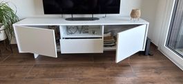 Weisses TV-Möbel mit viel Stauraum & Schublade
