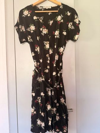 Loft: Elegantes Sommerkleid - Grösse S
