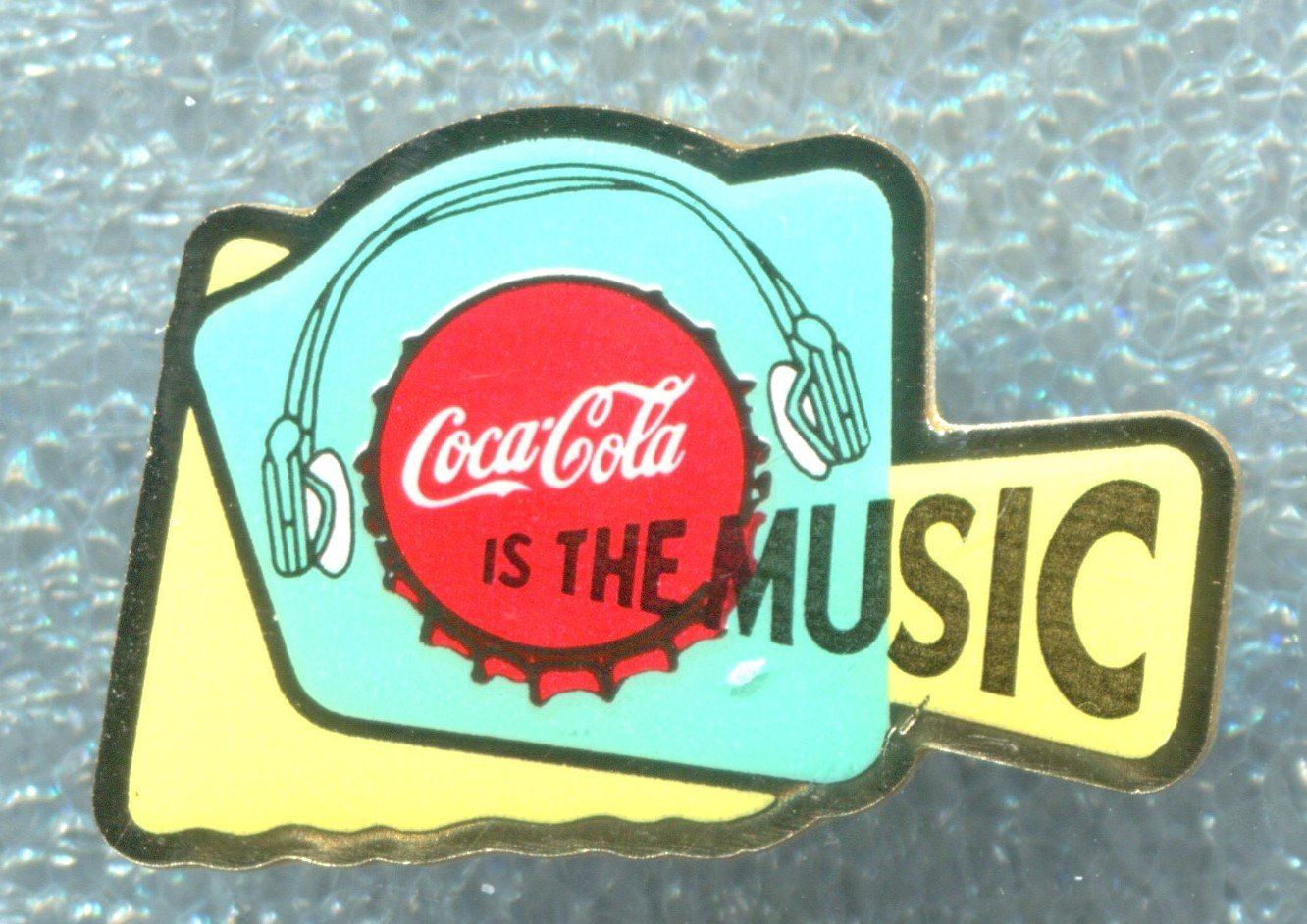 Coca-Cola Plaketten & Abzeichen: Coca Cola  IS THE MUSIC – Gebraucht aus Winterthur von Sammleroase