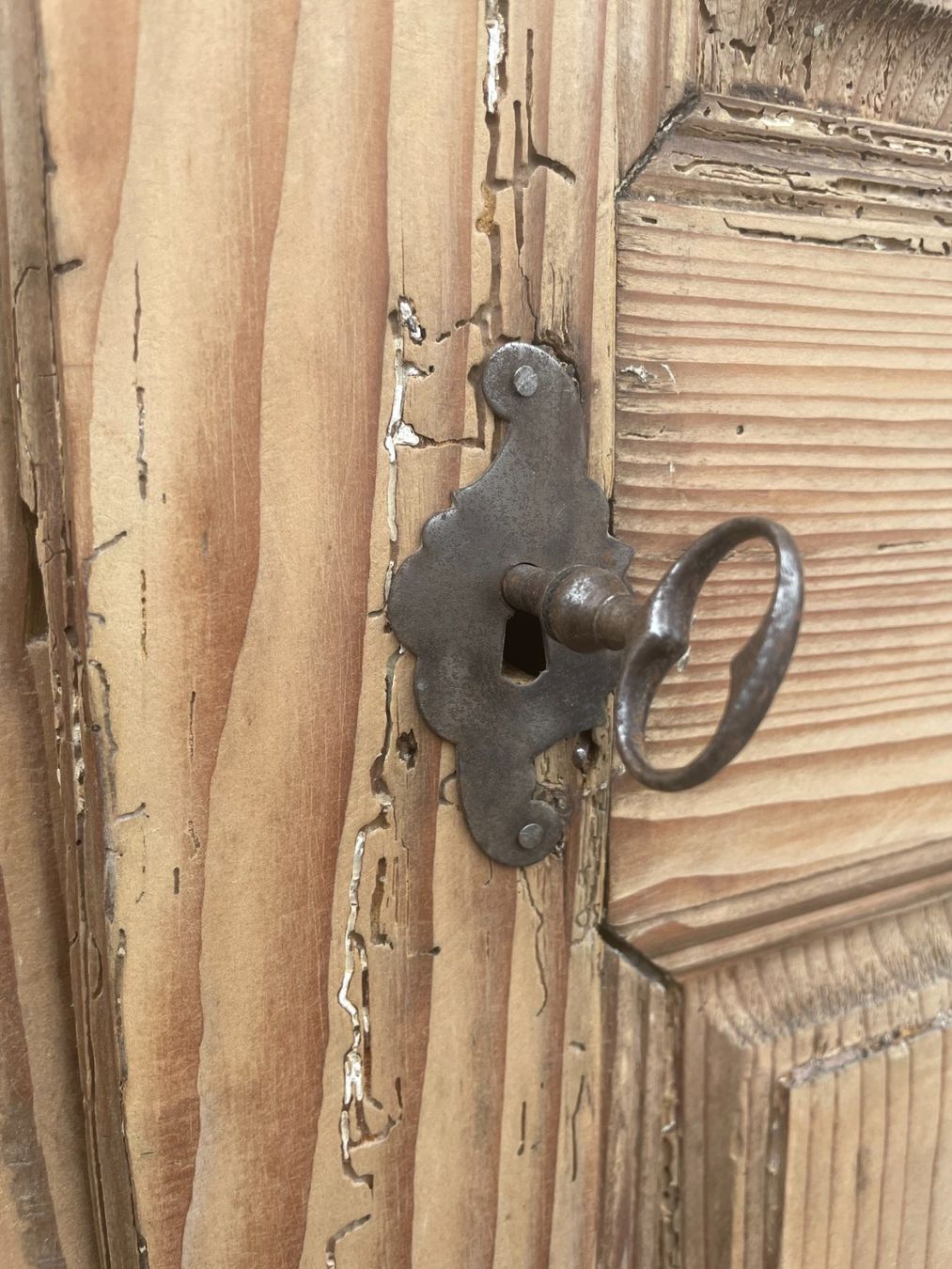 Armadi: Sehr alter Tannenschrank – Usato da Beinwil (Freiamt) venduto da Zedel1923 4
