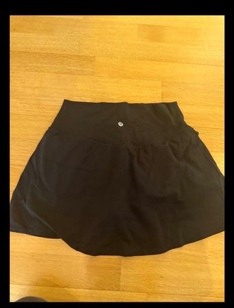 Lululemon Align Skirt in black, size 10