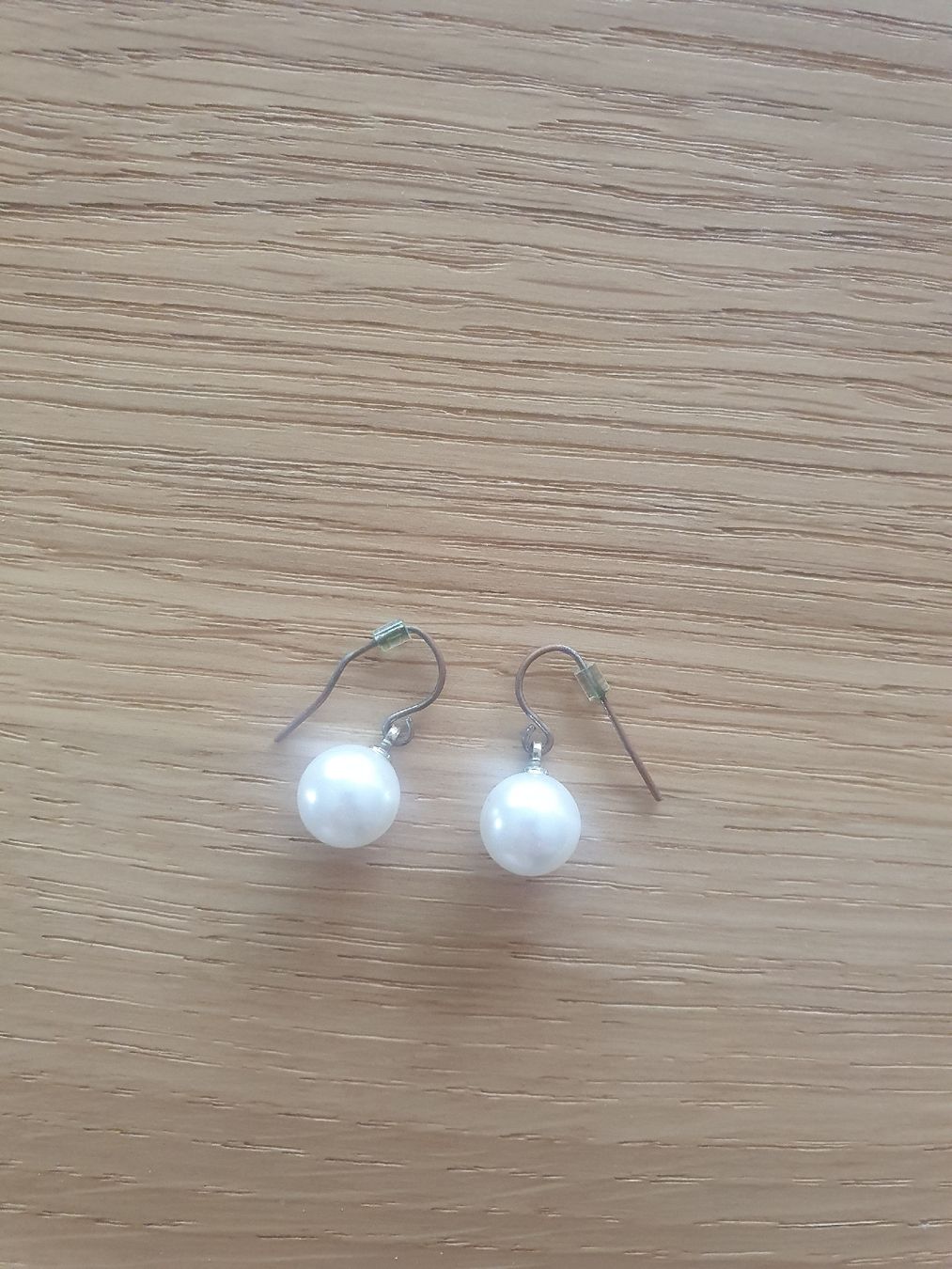 Orecchini pendenti & Orecchini a lobo: Elegante Ohrringe mit Perlen Optik – Usato da Moosseedorf venduto da Sonnenschein..