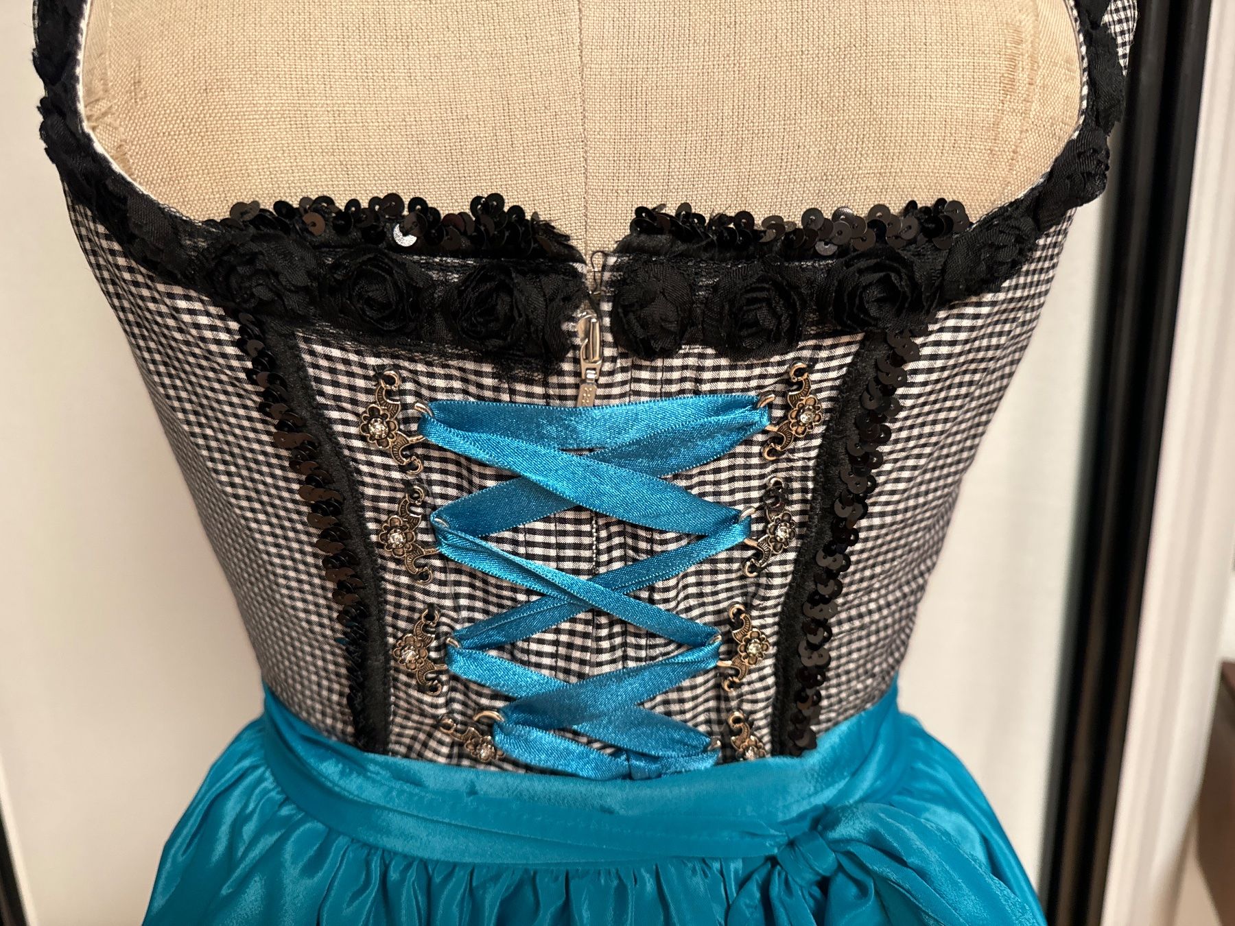 Krüger Vestiti: Dirndl Gr 32 Seide orig Steindl München – Usato da Oberweningen venduto da Jogi2 1