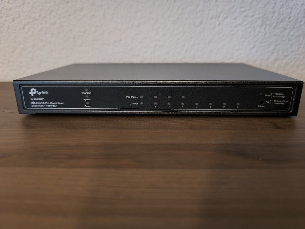 TP-Link Hub & Switch: Network Switch TP-Link 2008P Jetstream/Omada 8/4 PoE+ Ports – Usato da Luzern venduto da Digitaler-Nomade