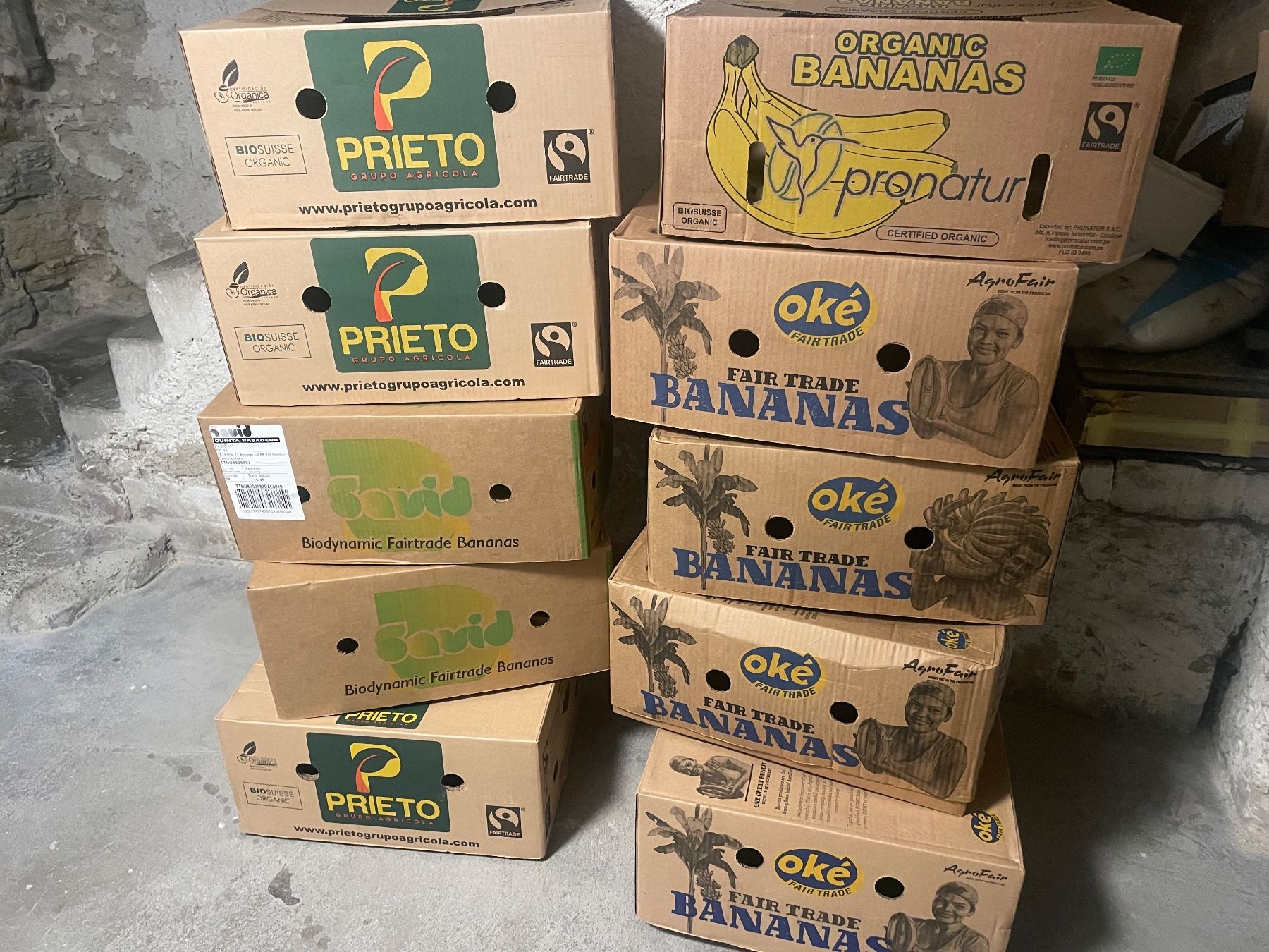 Cartoni: 10 cartons de bananes – Nuovo e nell'imballaggio originale da Fribourg venduto da col_j7l5