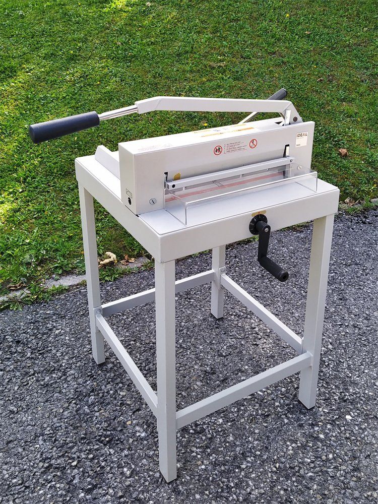 Altro materiale per ufficio: Découpeuse / Massicot Ideal 3905 – Usato da Morgins venduto da Laurentcorinne