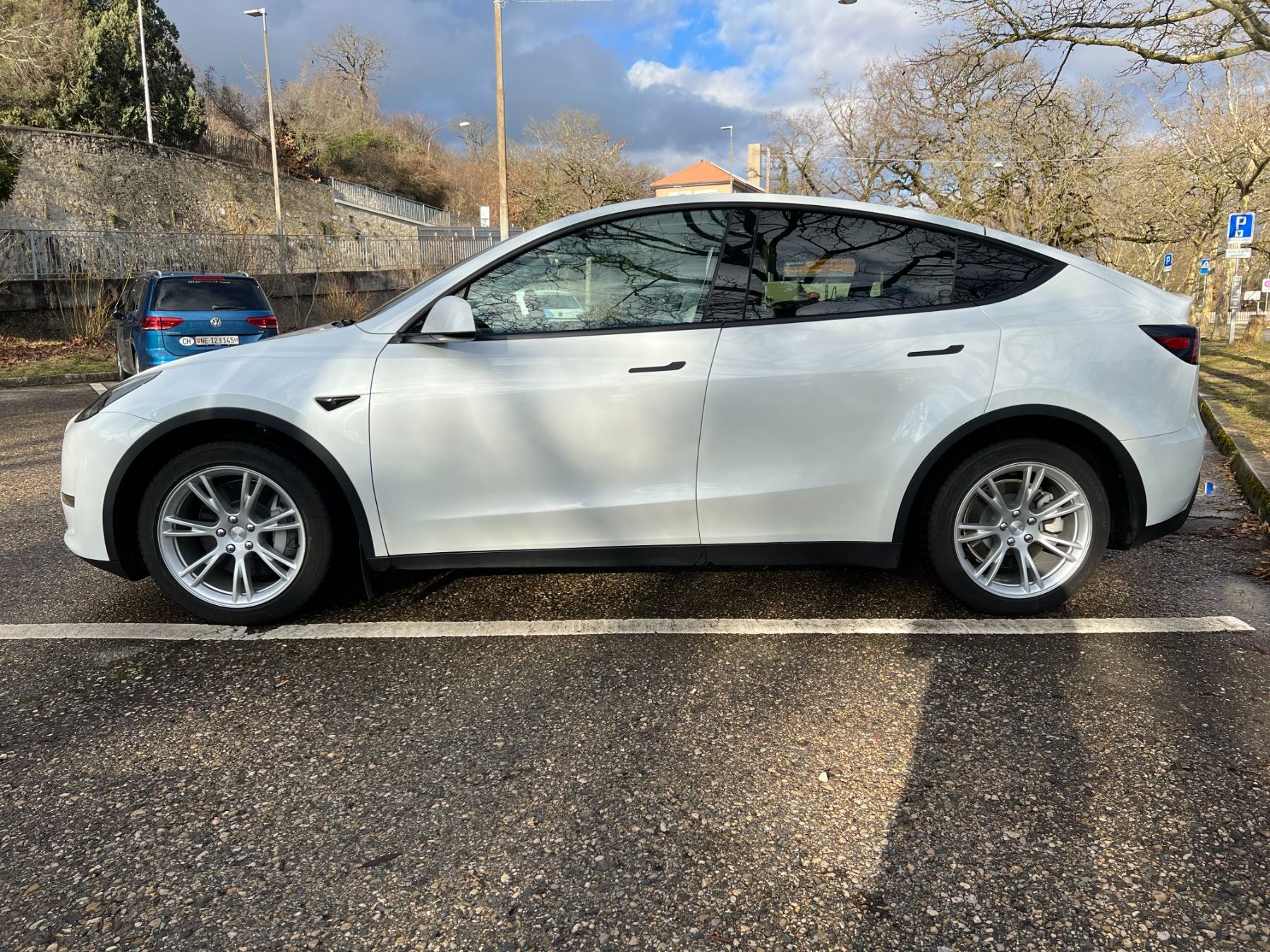 Tesla Automobili: Tesla Model Y Long Range 2023 Purchase or Lease Handover – Usato da Neuchatel venduto da DanyaLevin 5