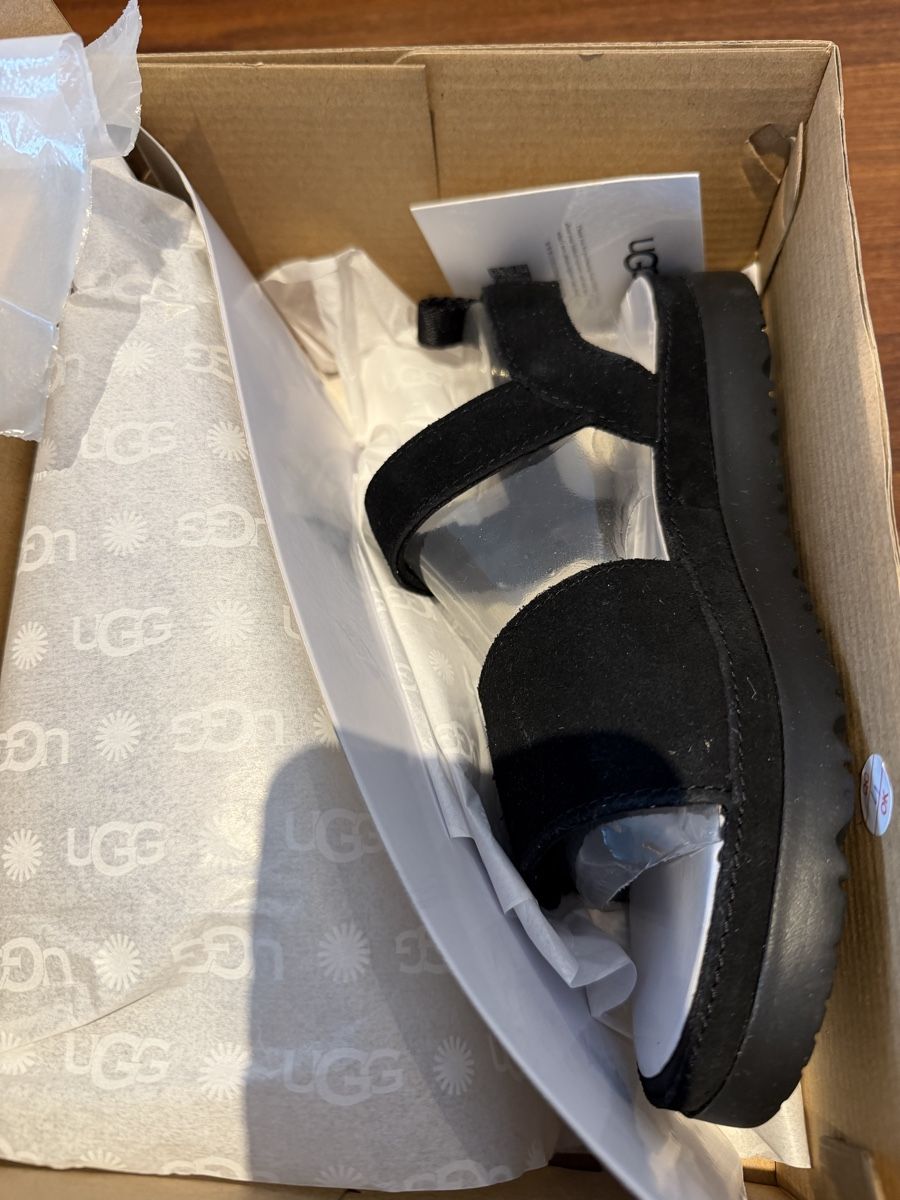 Ugg Chaussures filles: UGG Sandalen Gr. 35 – Neuf avec emballage d'origine à Glattpark(Opfikon) par Glatt19 2