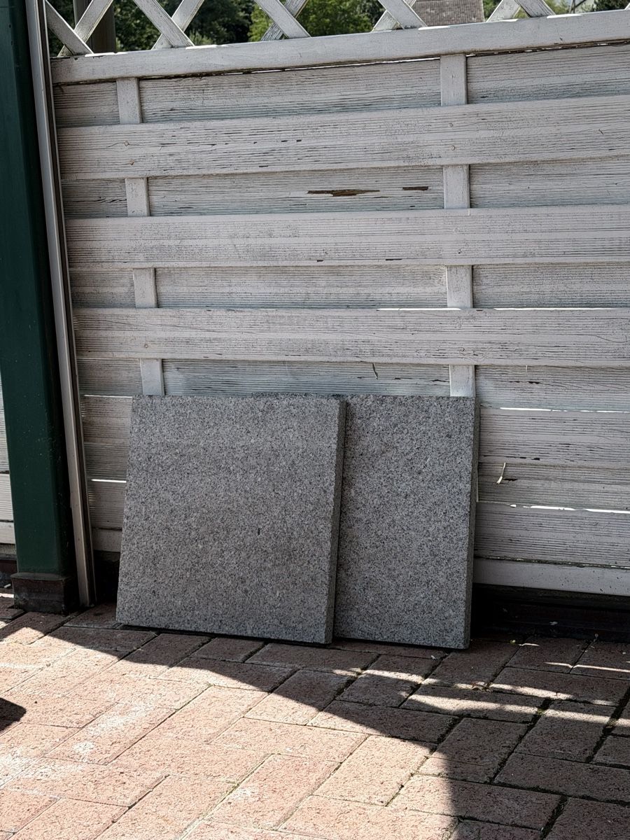 Pietre & tegole: Granite Slabs 2 pcs grey 50x50cm used – Usato da Egg b. Zürich venduto da sha_t97v