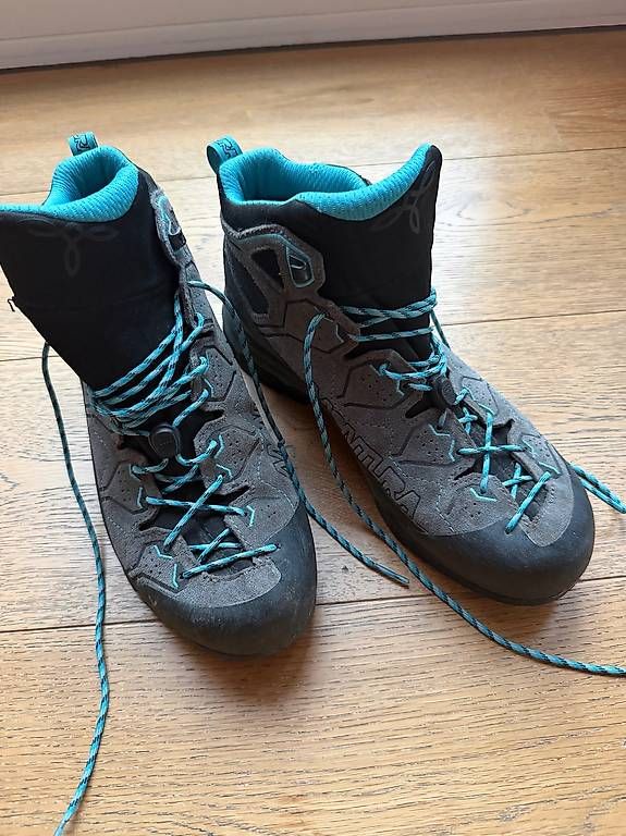 Scarpe da donna: Wanderschuhe 40,5 MONTURA – Usato da Schindellegi venduto da Poshanna