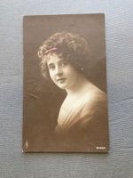 Antike Ansichtskarte Dame mit Locken 1915/16 Unbeschriebe...