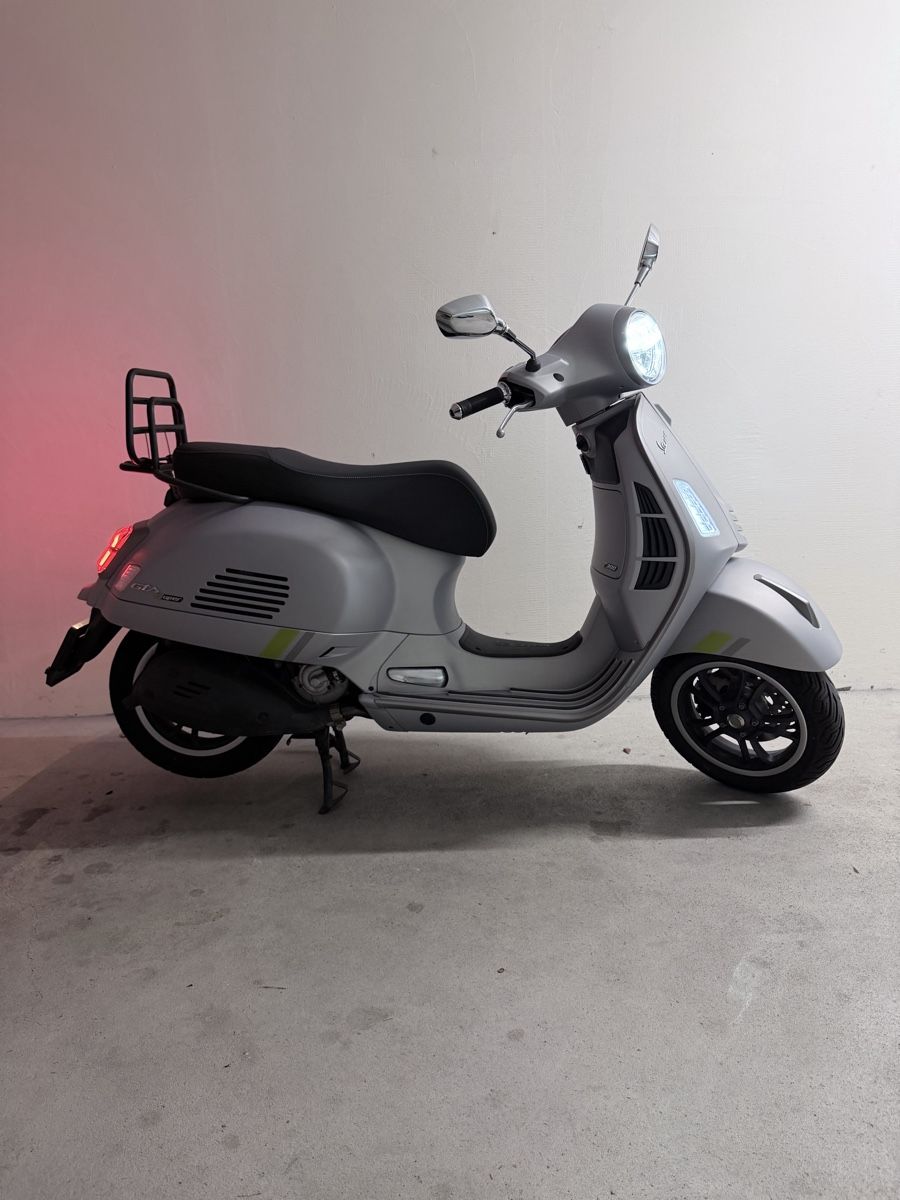 Vespa Scooter: PIAGGIO Vespa GTS 300 – Nuovo (secondo la descrizione) da Thun venduto da 3603 4