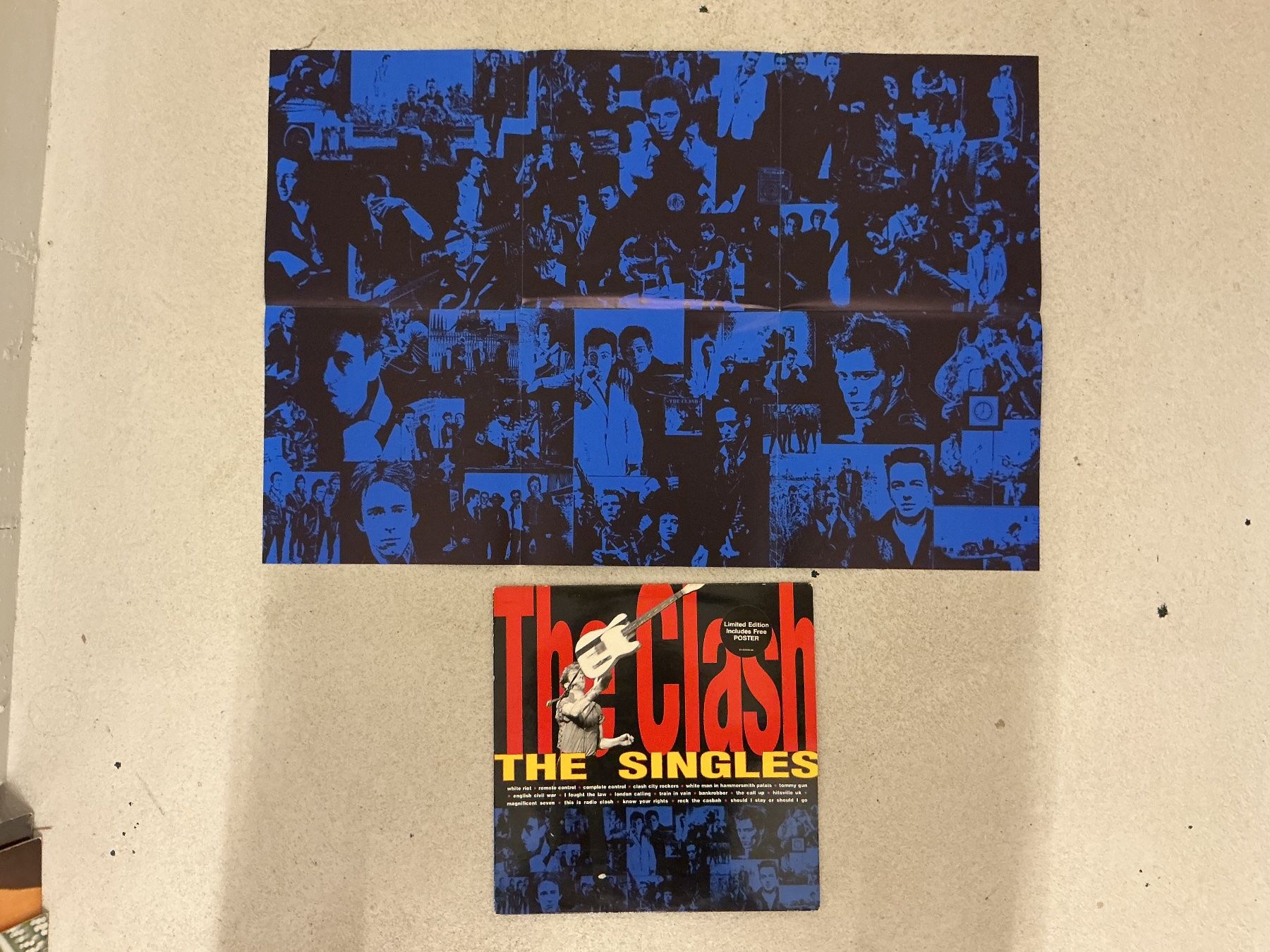 Dischi in vinile: The Clash LP - The Singles , mit Poster – Usato da Winterthur venduto da Tumko_7_Vinyl