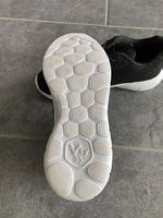 Turnschuhe schwarz Gr. 35