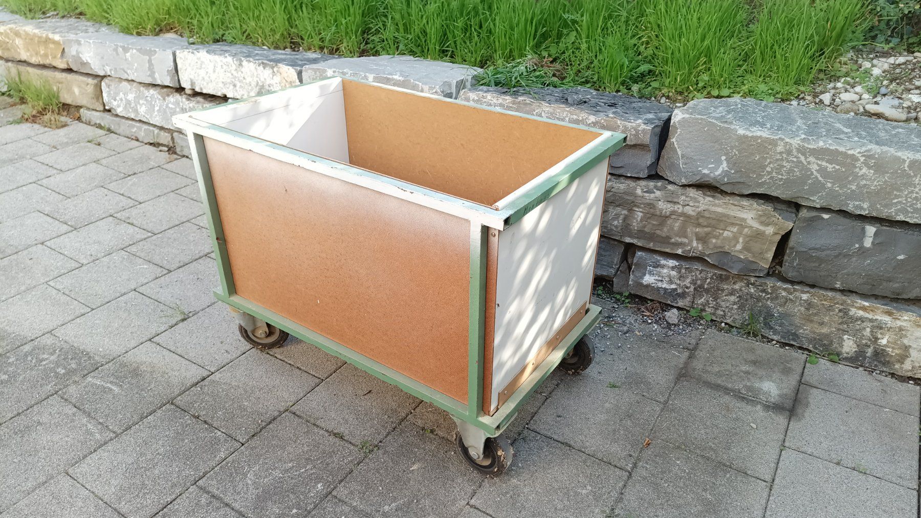 Banconi: Caisson à roulette / Transportwagen auf Rollen – Usato da Schmitten FR venduto da Sissad 1