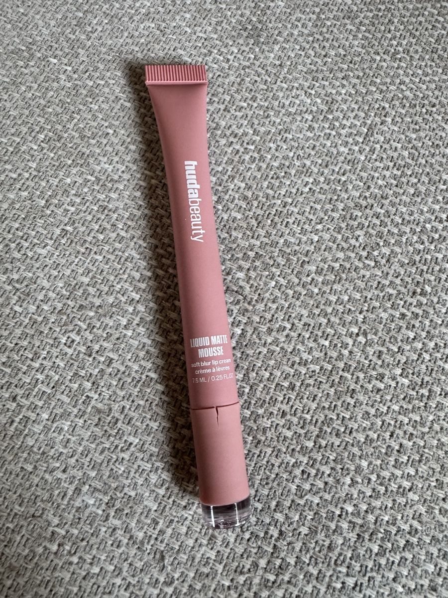 Huda Beauty Make-up: Huda Beauty Lippenstift – Usato da Zürich venduto da MHW23