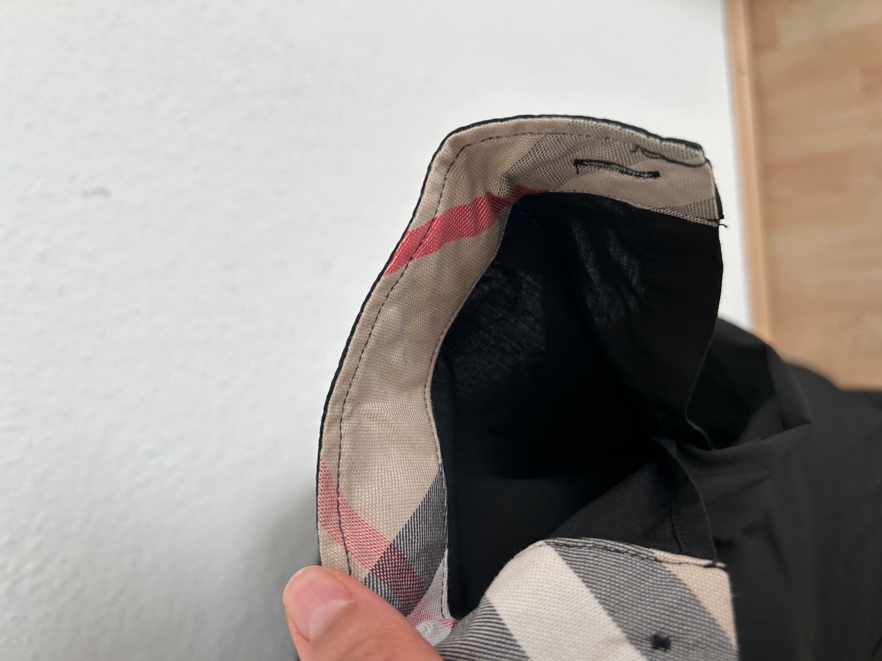 Camicette: Burberry Bluse Schwarz – Usato da Kilchberg ZH venduto da saradee 2