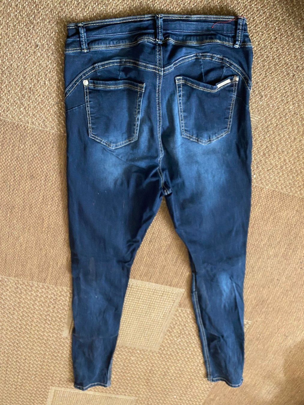 Pantaloni: Jeans mit Knielöchern Gr. 38  L&D – Usato da Schnottwil venduto da Chasarmar 1
