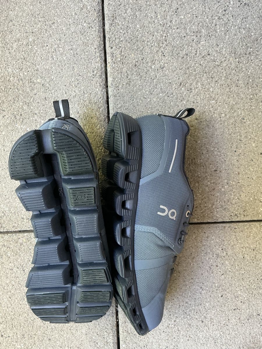 On Chaussures hommes: ON Cloud Waterproof Laufschuhe Grösse 40.5 neu – D'occasion à Kriens par sunny9193 2