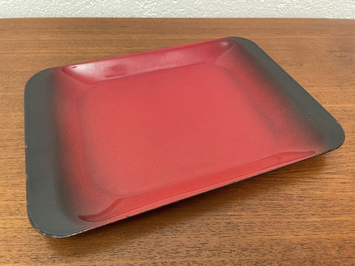 Piatti di portata: Vintage Emaille Blech Tablett kleines 70er Serviertablett – Usato da Zürich venduto da Vintagewiesel 2