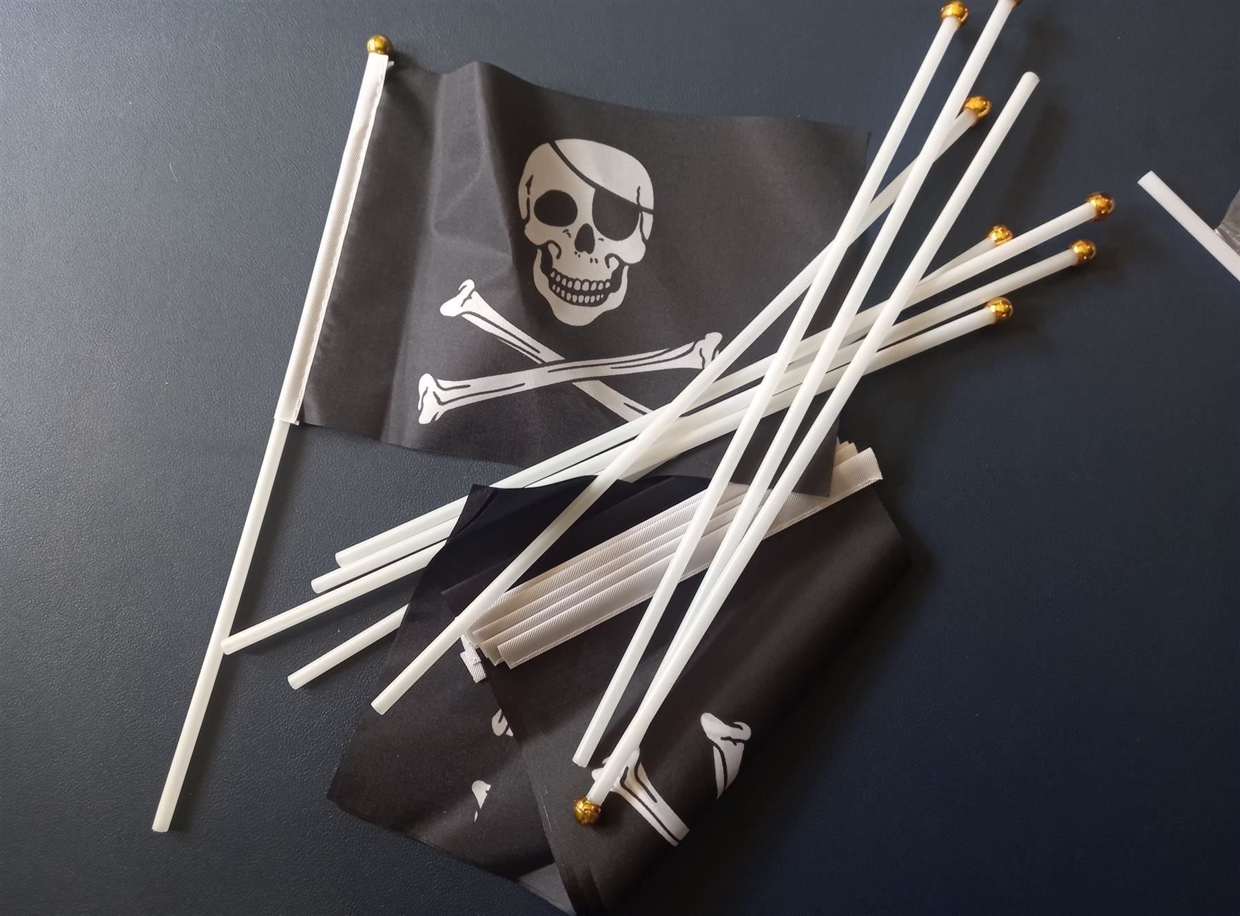 Fahnen: 40x Piratenflagge / drapeau de pirate – Neu und originalverpackt aus Lausanne von novastoris 2