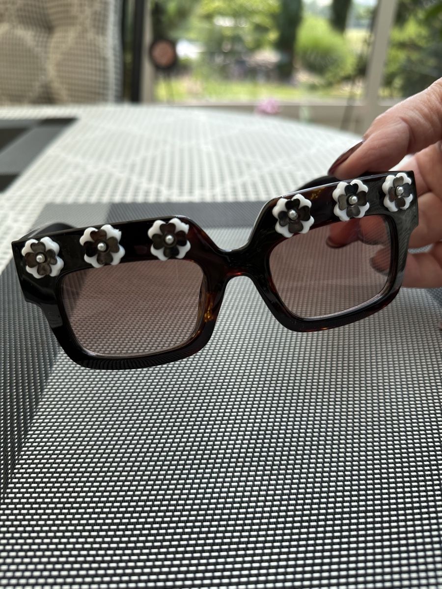 Occhiali & Lenti: Vintage Sonnenbrille mit Blumenmuster – Usato da Luzern venduto da ariazalea