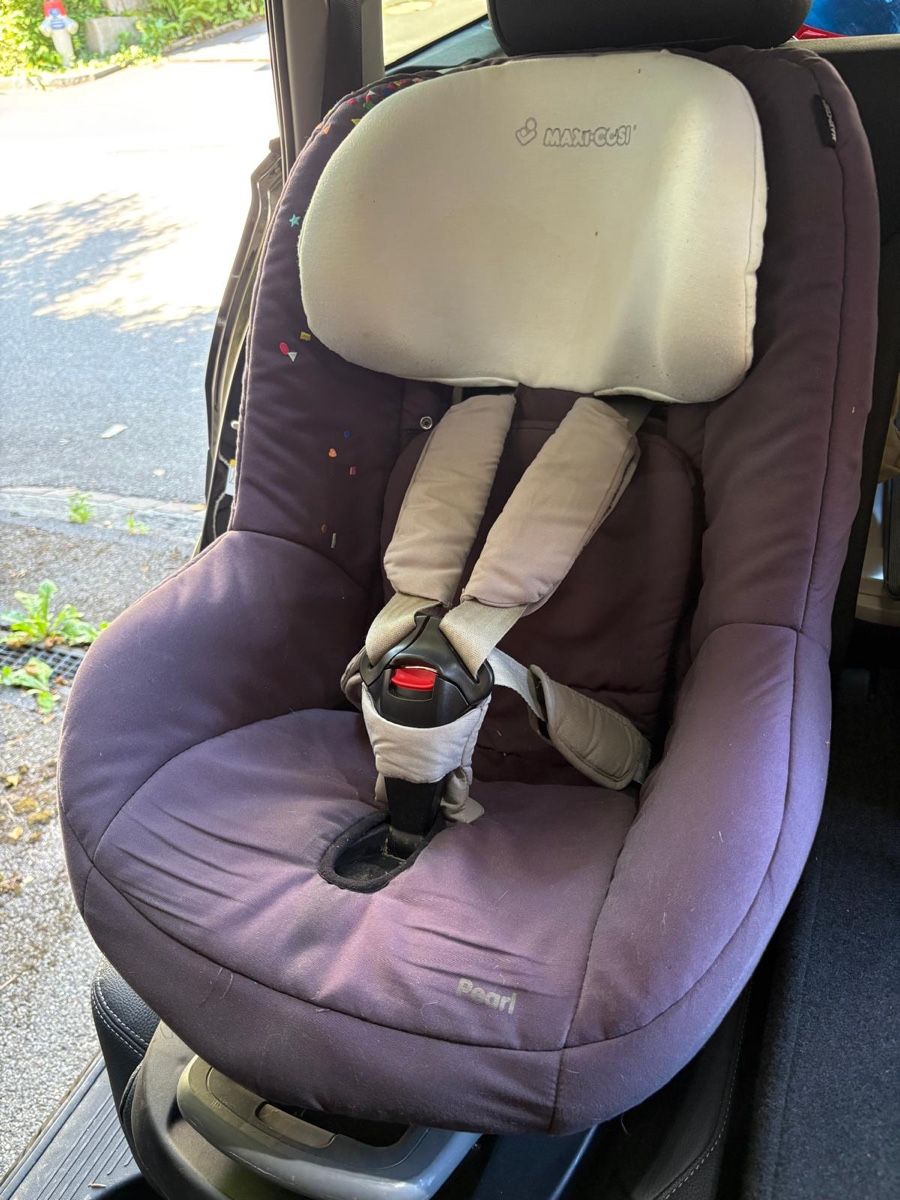 Maxi-Cosi Auto-Kindersitze: Maxicosi Pearl mit Familyfix – Gebraucht aus Oberrieden von Olivianeu
