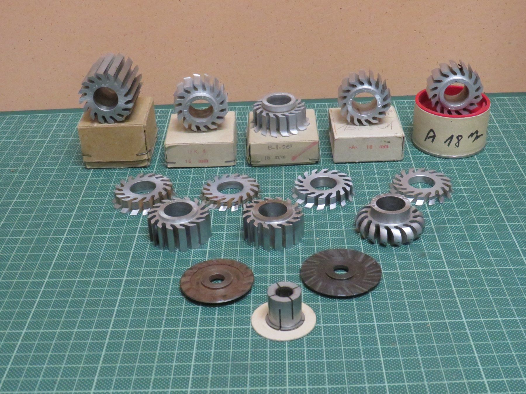 Tutti gli attrezzi: Milling cutter for shoe finishing machine – Usato da Elsau venduto da MANWITHVAN 1