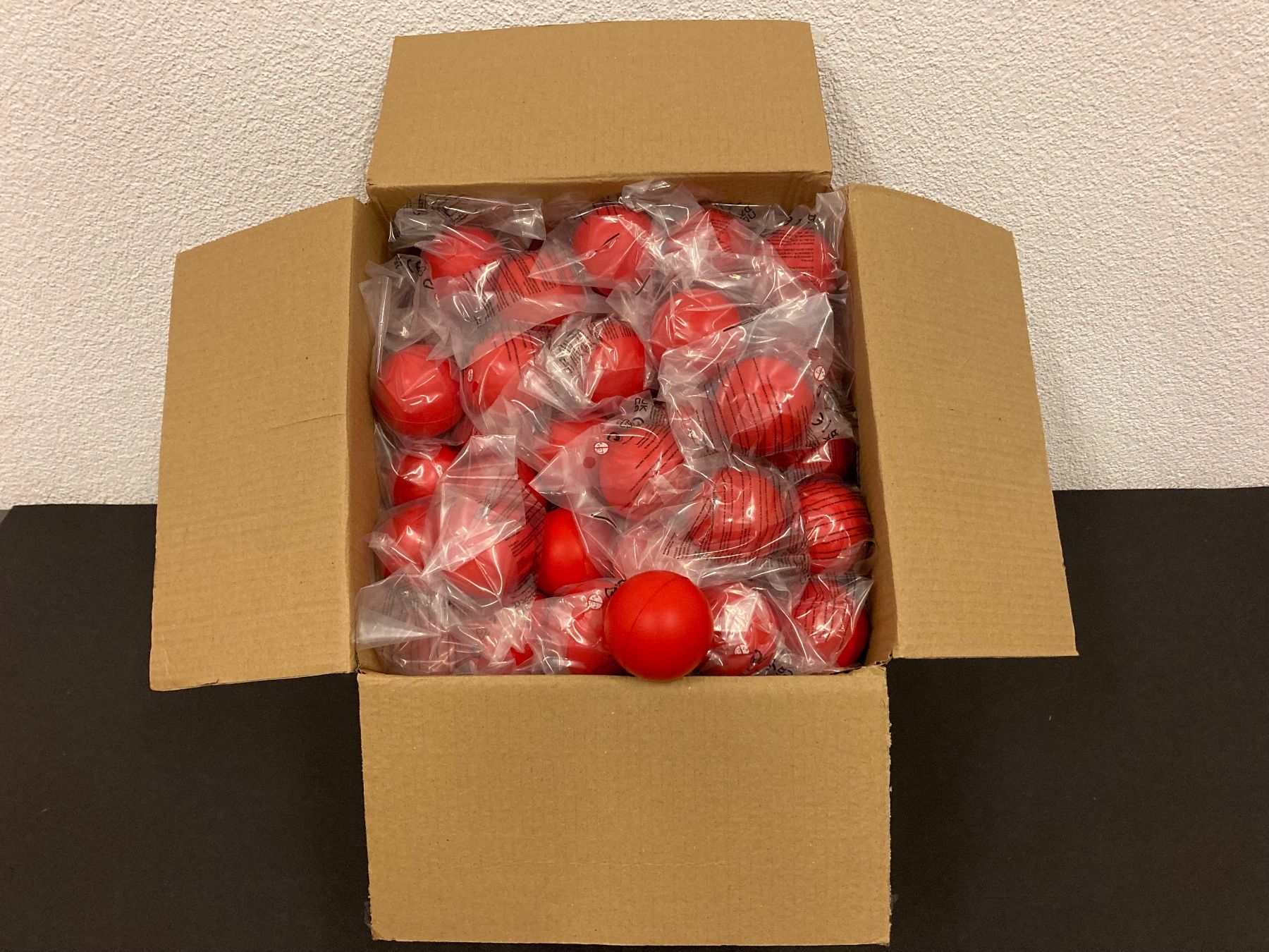 Palloni: Restposten Softbälle rot, 125 Stück, ca. 6 cm Durchmesser – Nuovo e nell'imballaggio originale da Neuenhof venduto da jorogo 1