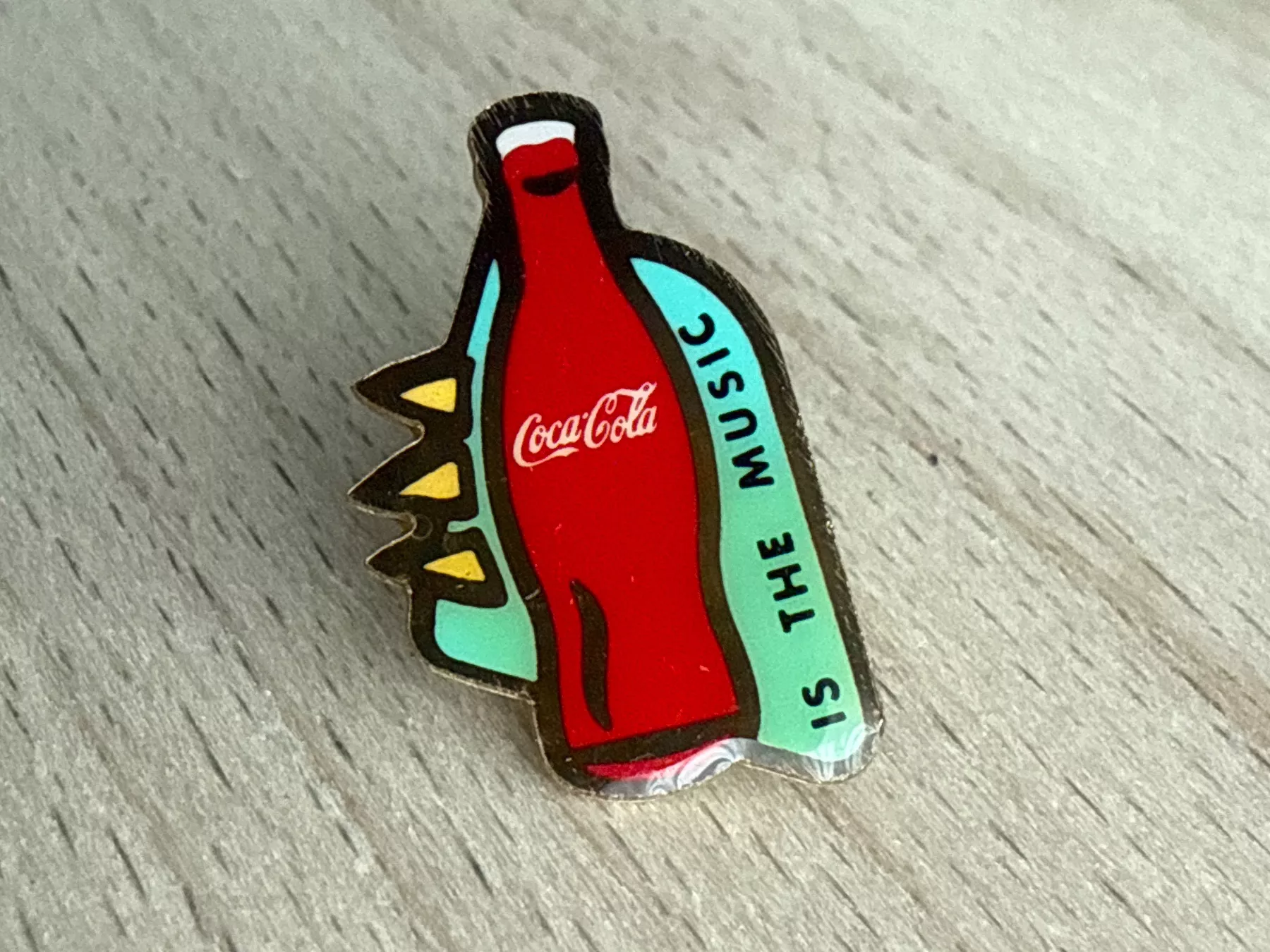 Coca-Cola Plaketten & Abzeichen: Pin Coca-Cola – Gebraucht aus Glattbrugg von Schweigmatt