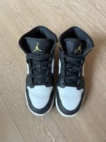 Nike Air Jordan 1 Mid Gr. 37.5 Schwarz Gelb Schuhe Sneakers