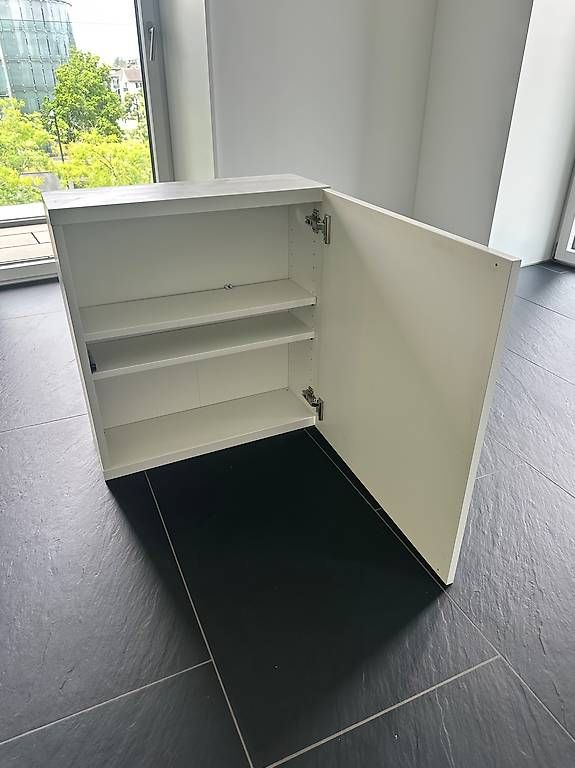 Armadi: IKEA BESTÅ Hängeschrank (weiss glanz) – Usato da Zürich venduto da MT8166 1