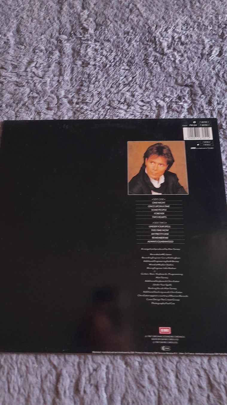 Dischi in vinile: CLIFF RICHARD     ALWAYS GUARANTEED    LP    VINYL – Usato da Wetzikon ZH venduto da Ramones01 1